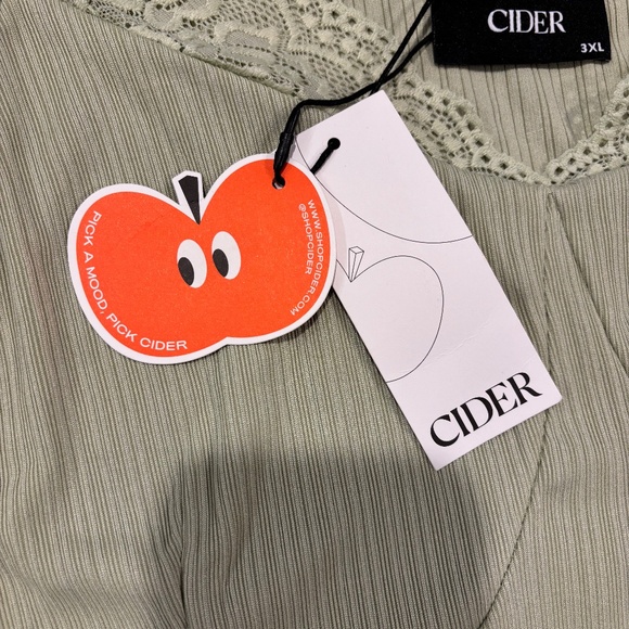 BRAND NEW W/TAGS CIDER TOP! - Picture 3 of 3